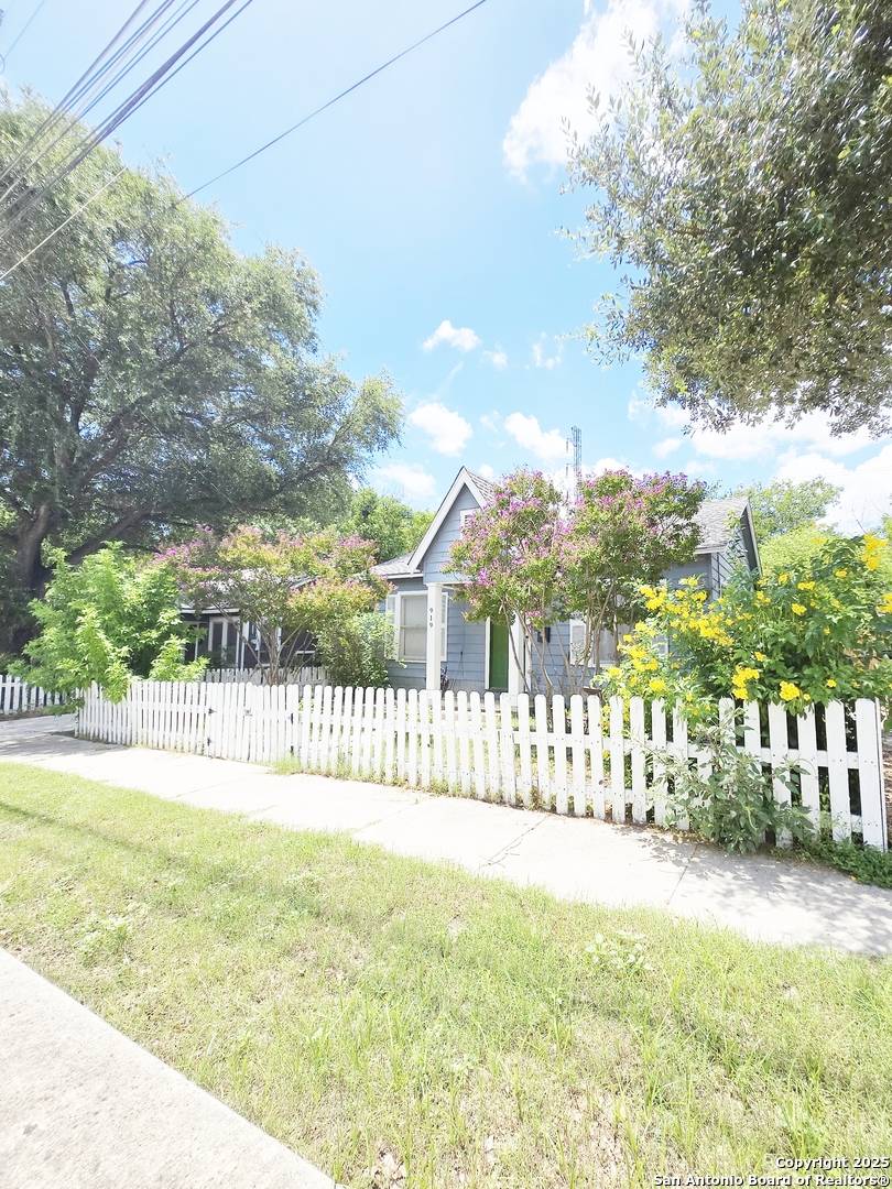 San Antonio, TX 78212-2705,919 RIPLEY AVE