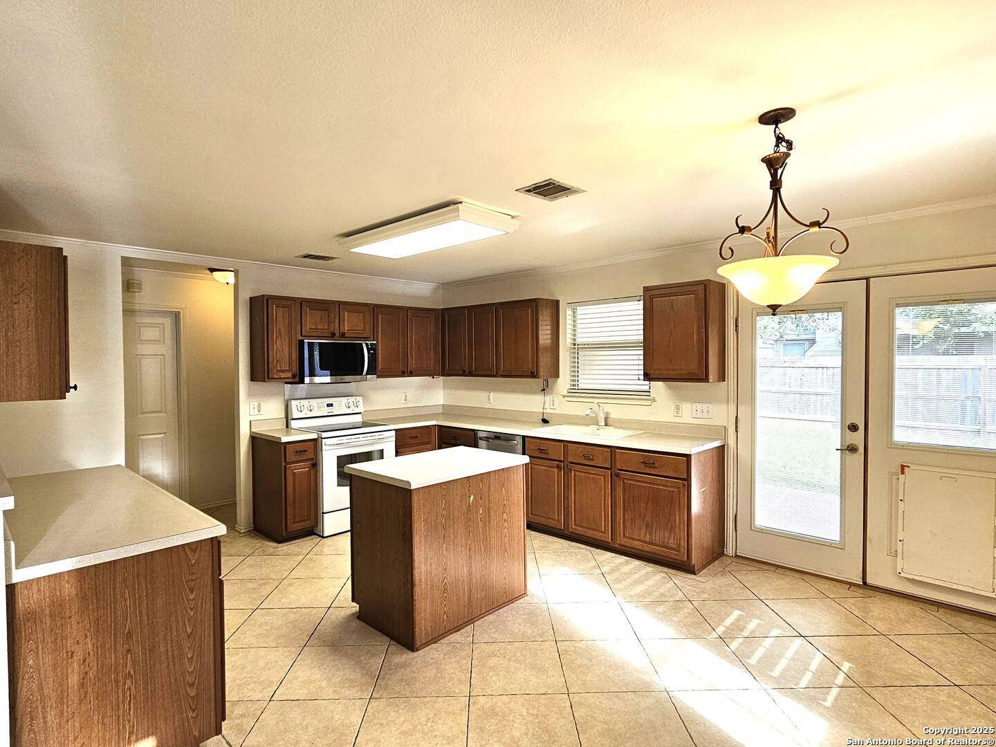 Selma, TX 78154,9119 HAMPTON HILLS