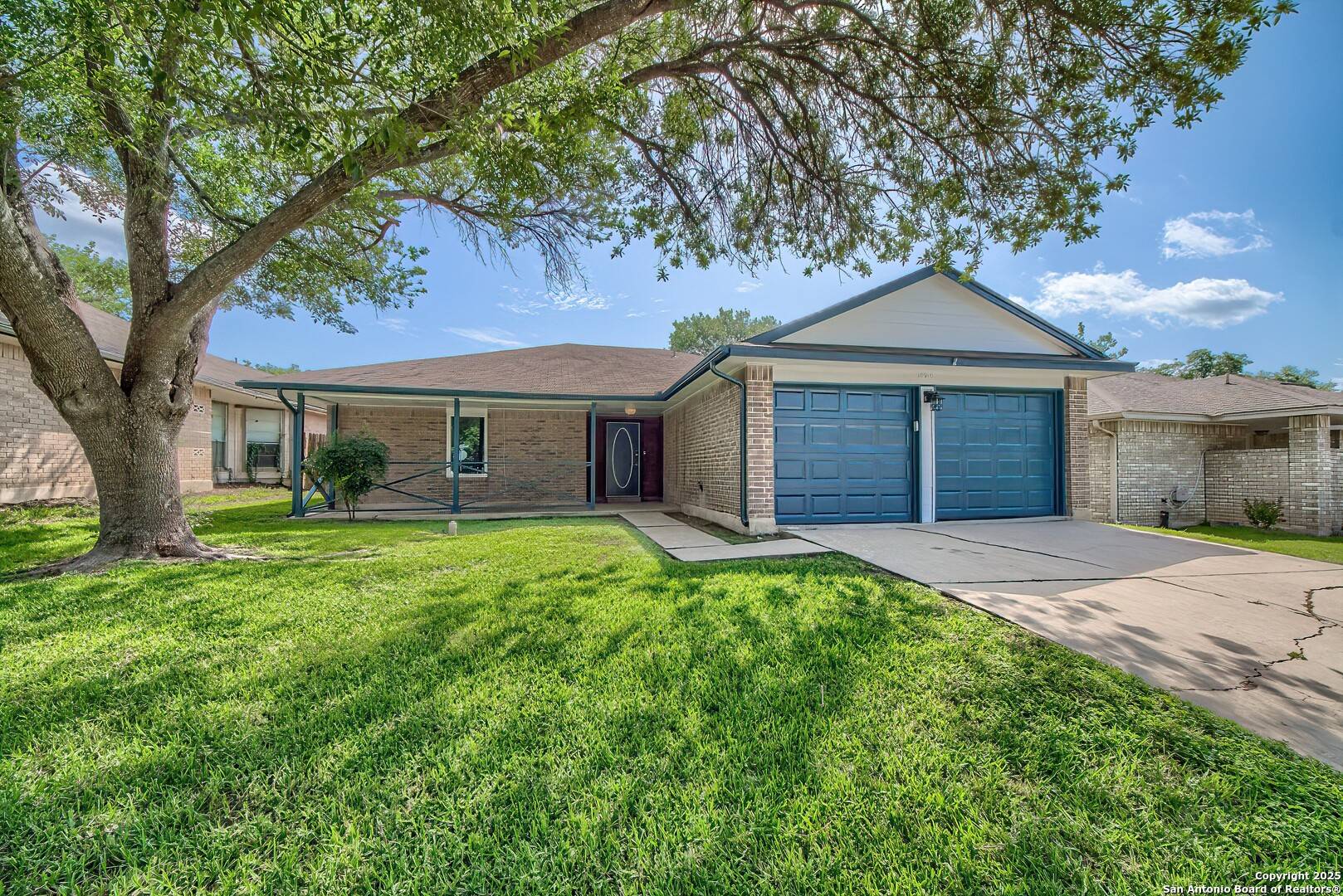Live Oak, TX 78233,10910 Forest
