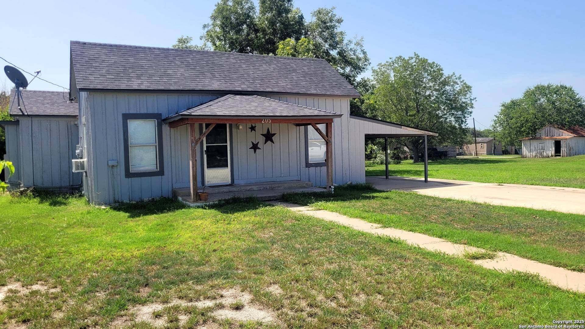 Falls City, TX 78113,205 Maverick