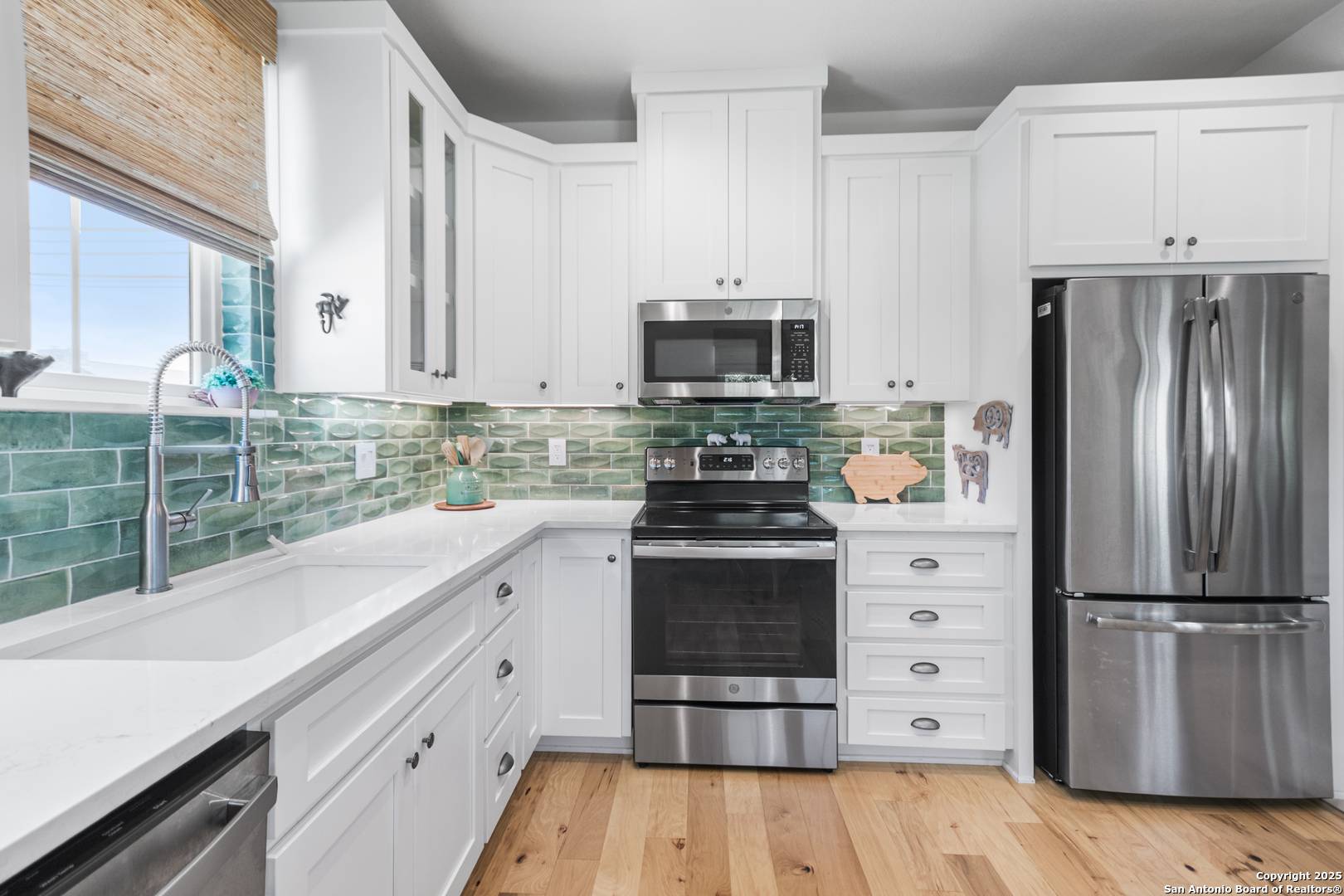 Boerne, TX 78006,530 OAK PARK DR 200