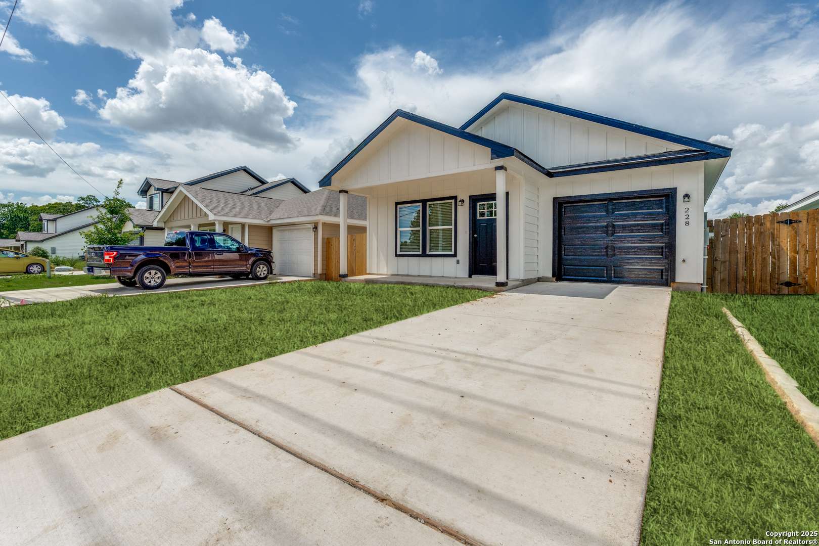Seguin, TX 78155,228 Martindale St