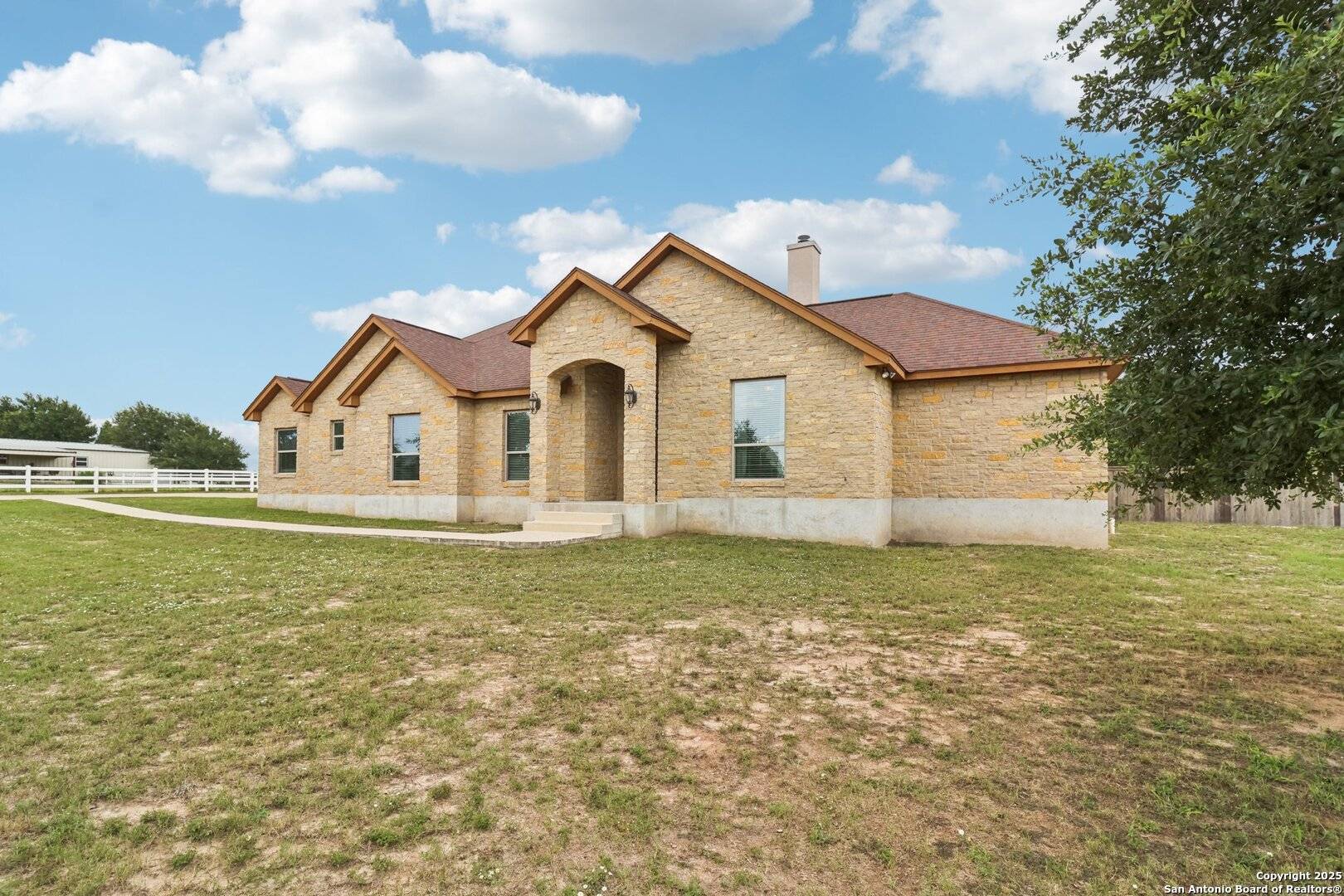Floresville, TX 78114,164 Abrego Lake