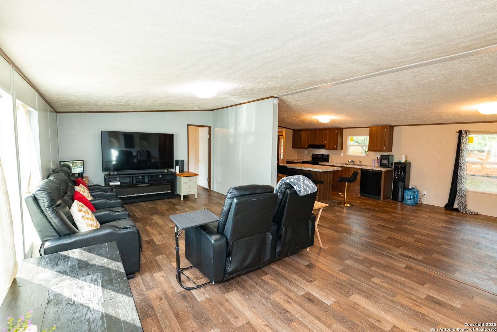 Floresville, TX 78114,934 7th