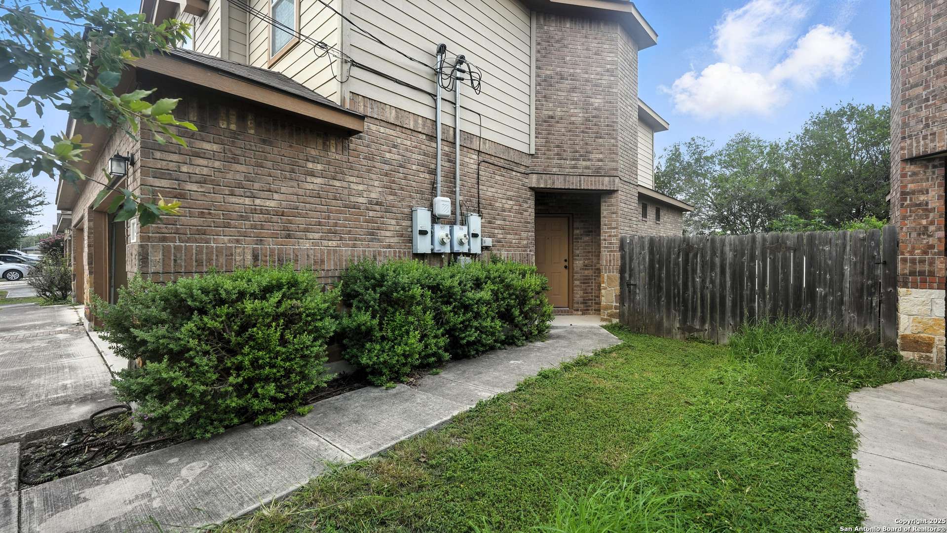 New Braunfels, TX 78130,957/959 Floating Star