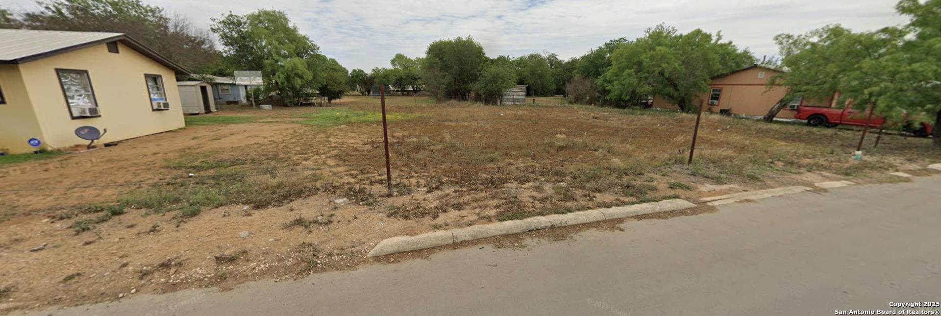 Pearsall, TX 78061,10 Willow st