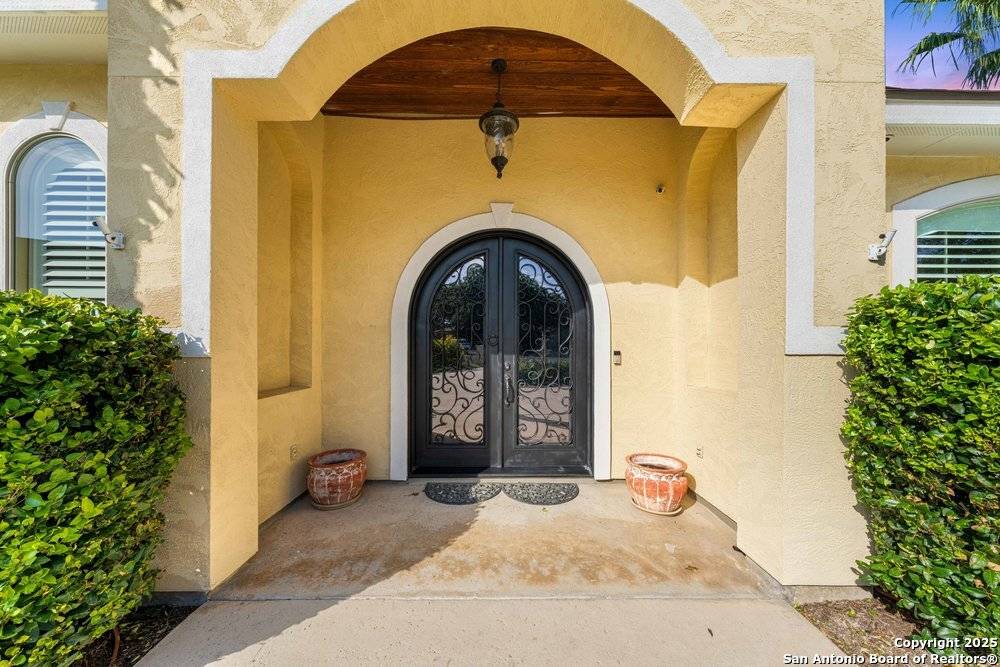 Castle Hills, TX 78213,213 Chattington
