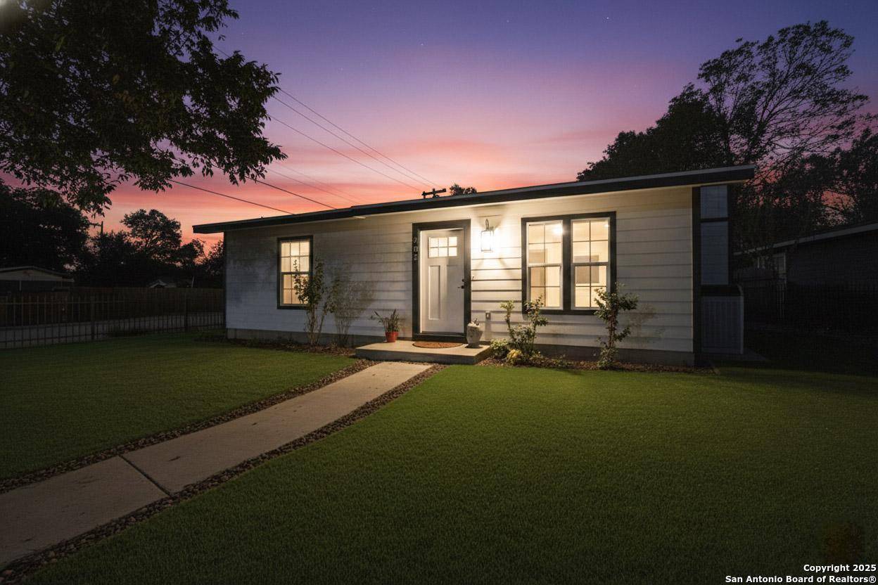 San Antonio, TX 78213,202 Dawnview