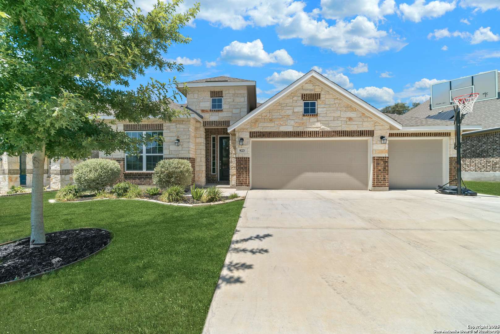San Antonio, TX 78245,923 Hyperion