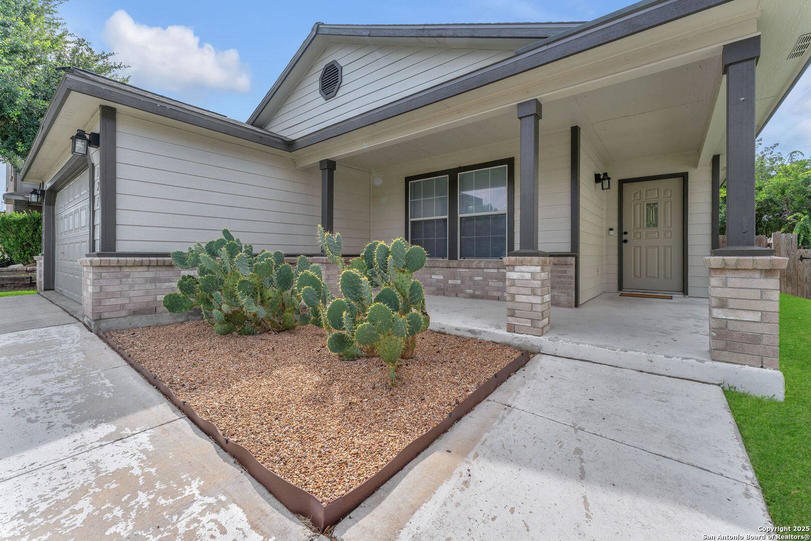 Cibolo, TX 78108,121 Willow Bluff
