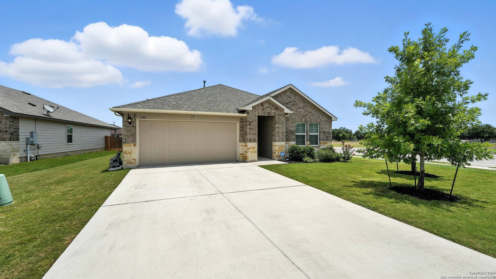 Seguin, TX 78155,1301 Parkwood