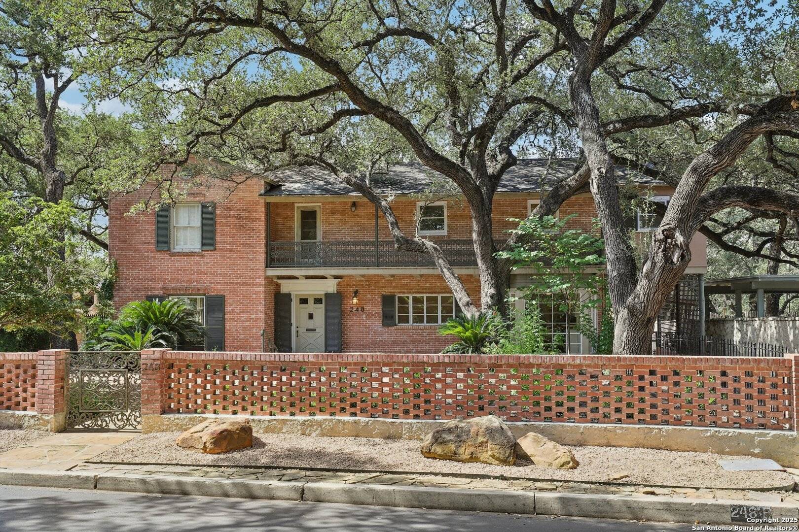 San Antonio, TX 78212-3038,248 E SUMMIT AVE