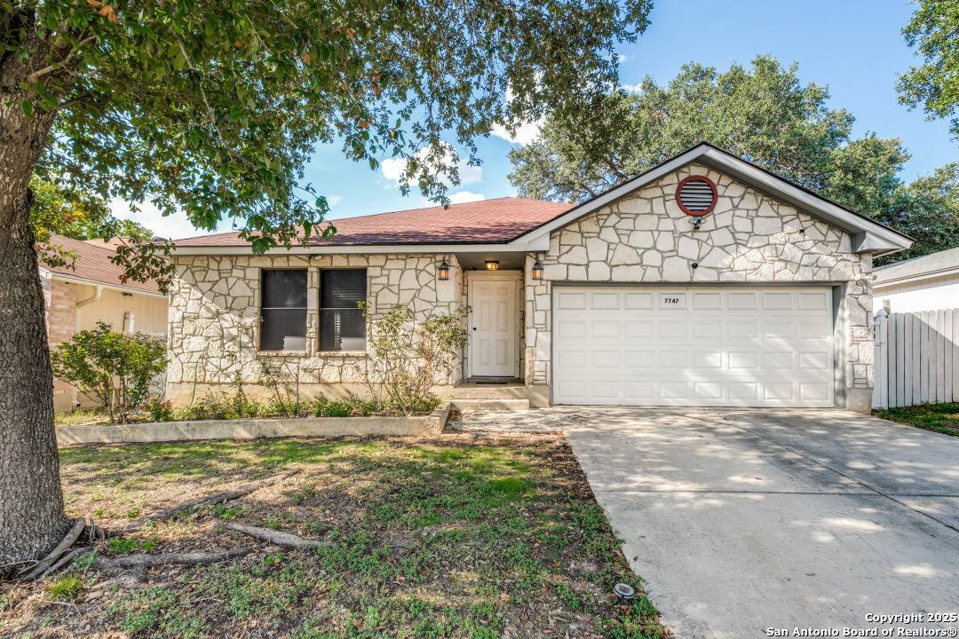 San Antonio, TX 78240,7747 Sandia Bluff