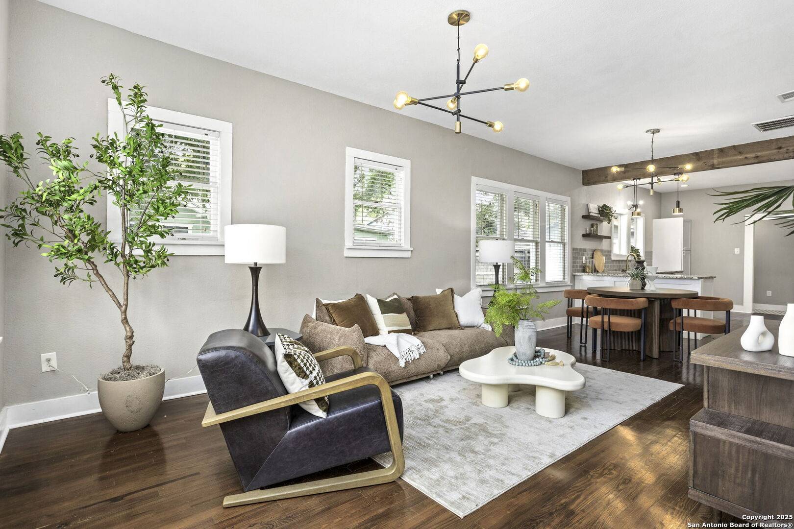 San Antonio, TX 78212,353 E Woodlawn Ave