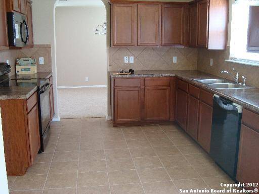 Converse, TX 78109-2308,8542 Chickasaw Bluff