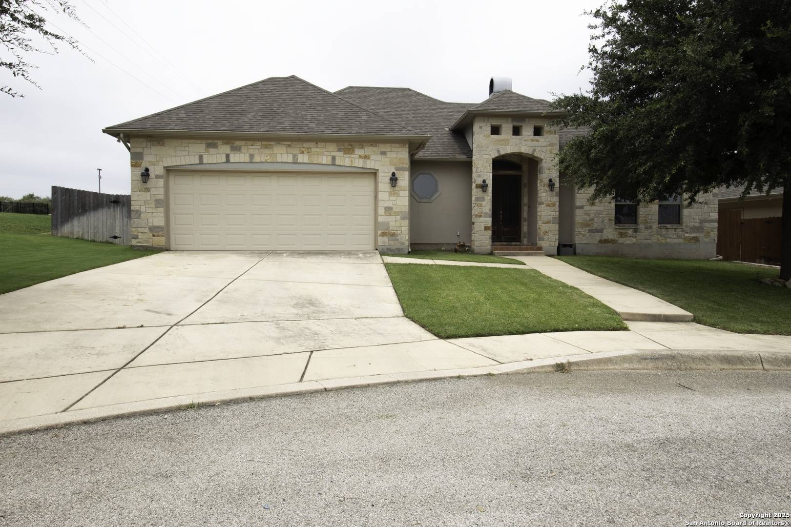 La Vernia, TX 78121,104 Elise