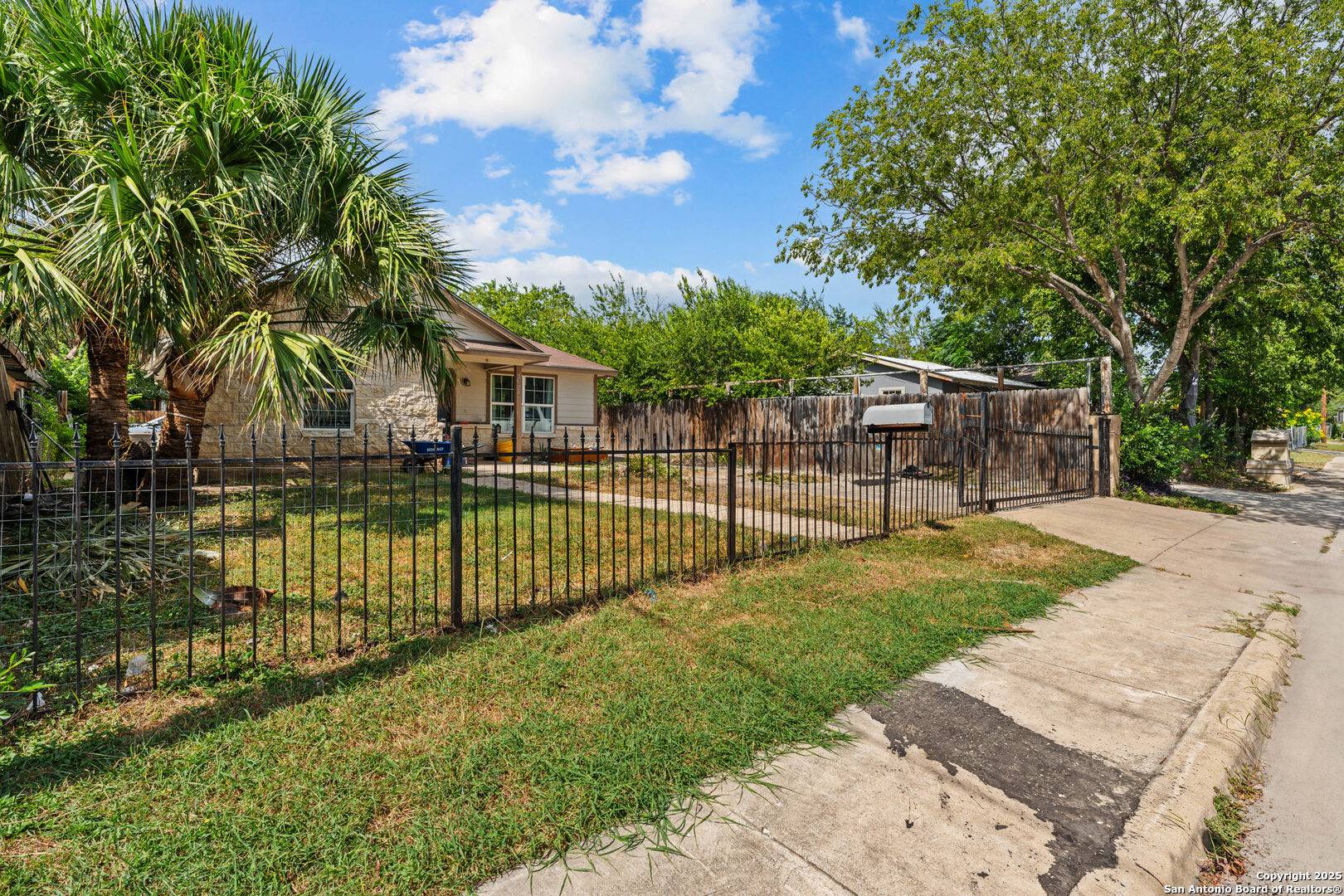 San Antonio, TX 78228,2523 Menchaca