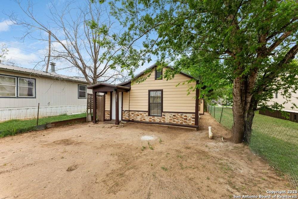 Poteet, TX 78065,373 Avenue I