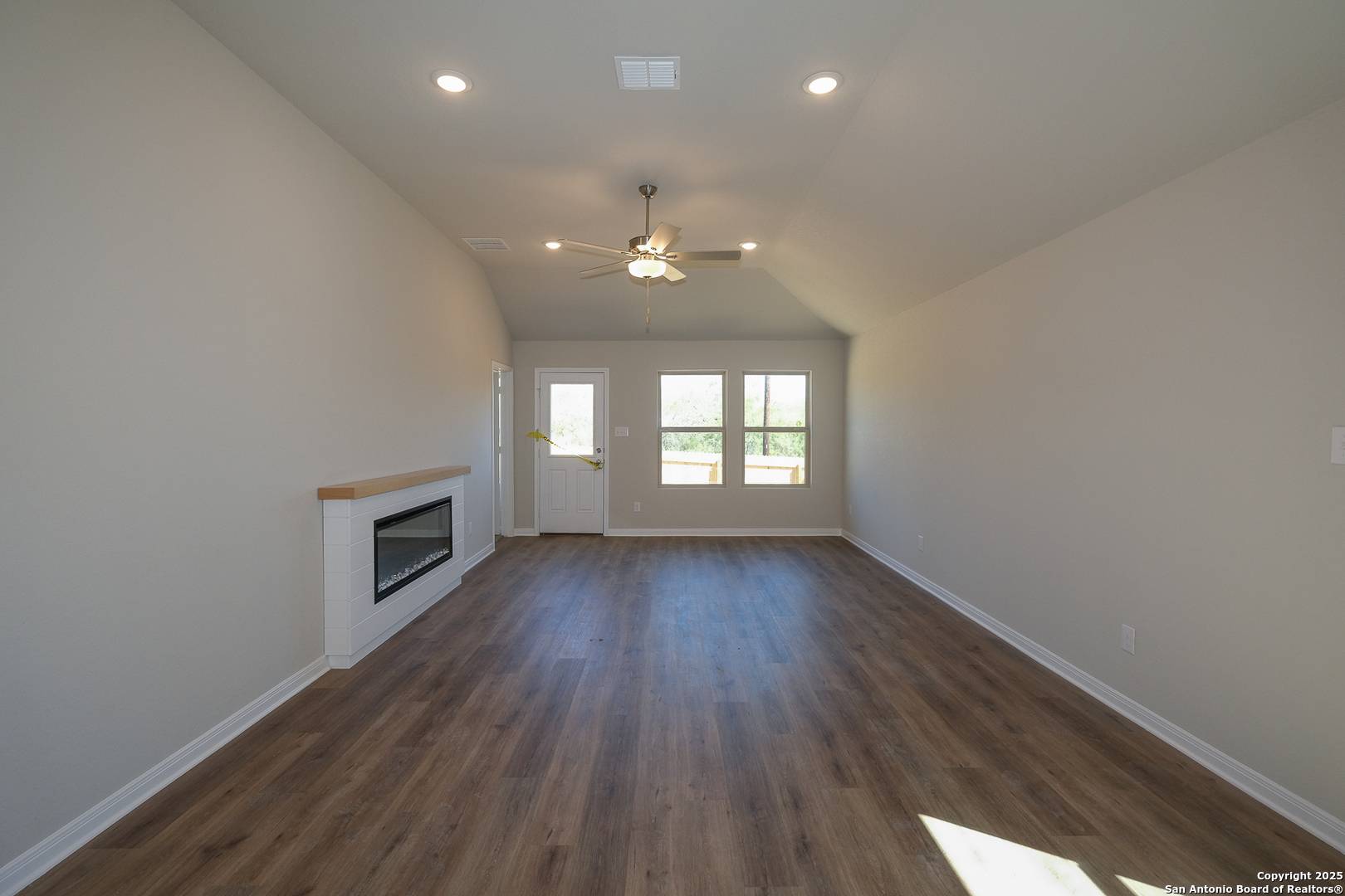 Converse, TX 78109,10423 White Hart Lane