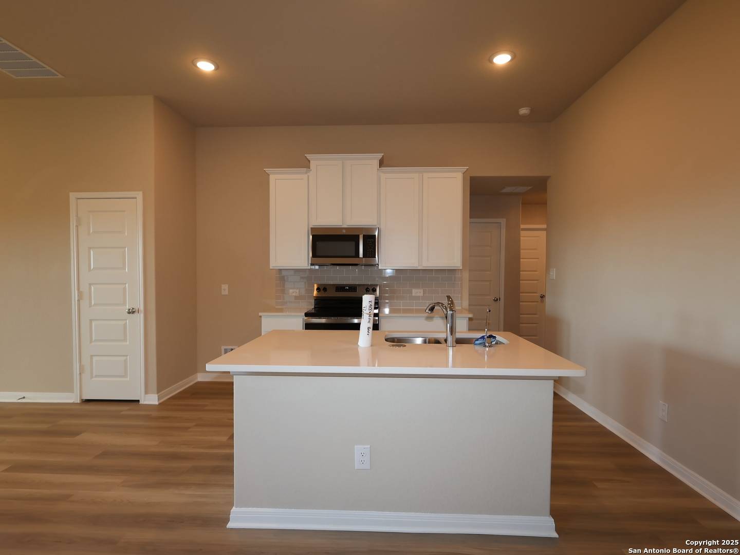 Converse, TX 78109,10418 White Hart Lane