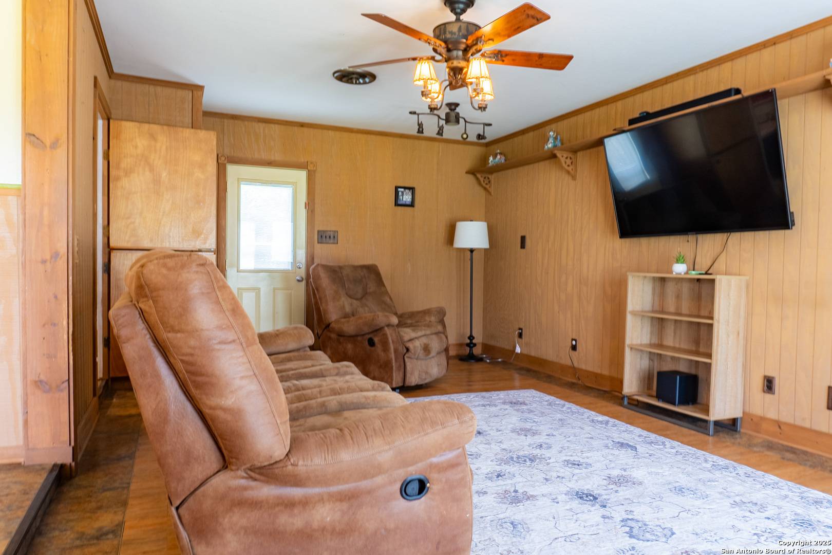 Seguin, TX 78155,517 East Martindale Rd
