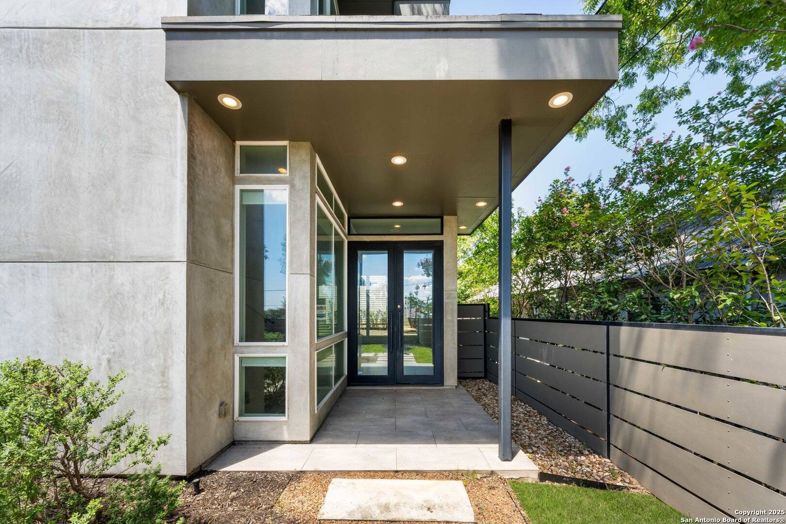 Austin, TX 78702,2004 E 8th ST