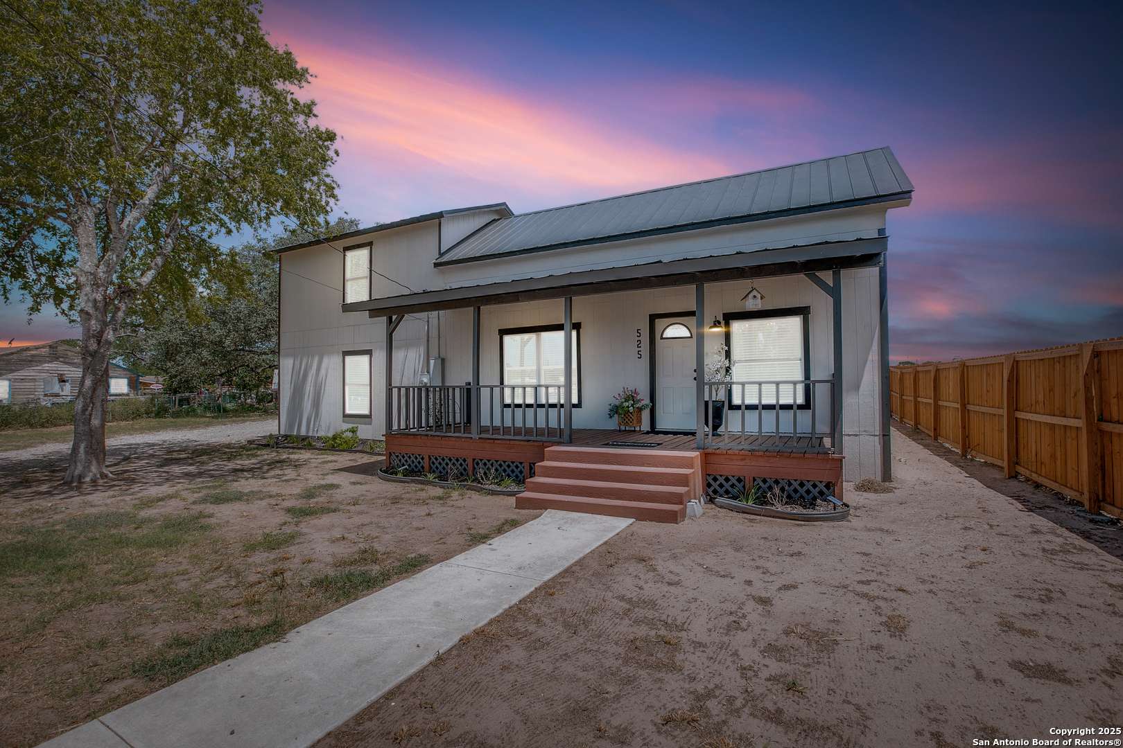 Devine, TX 78016,525 Rossville