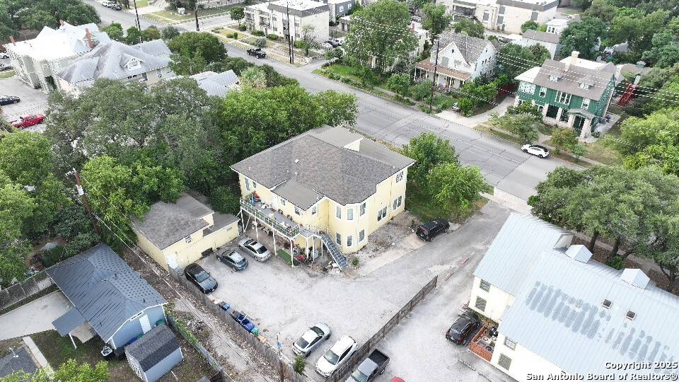 San Antonio, TX 78212,325 W Magnolia Ave