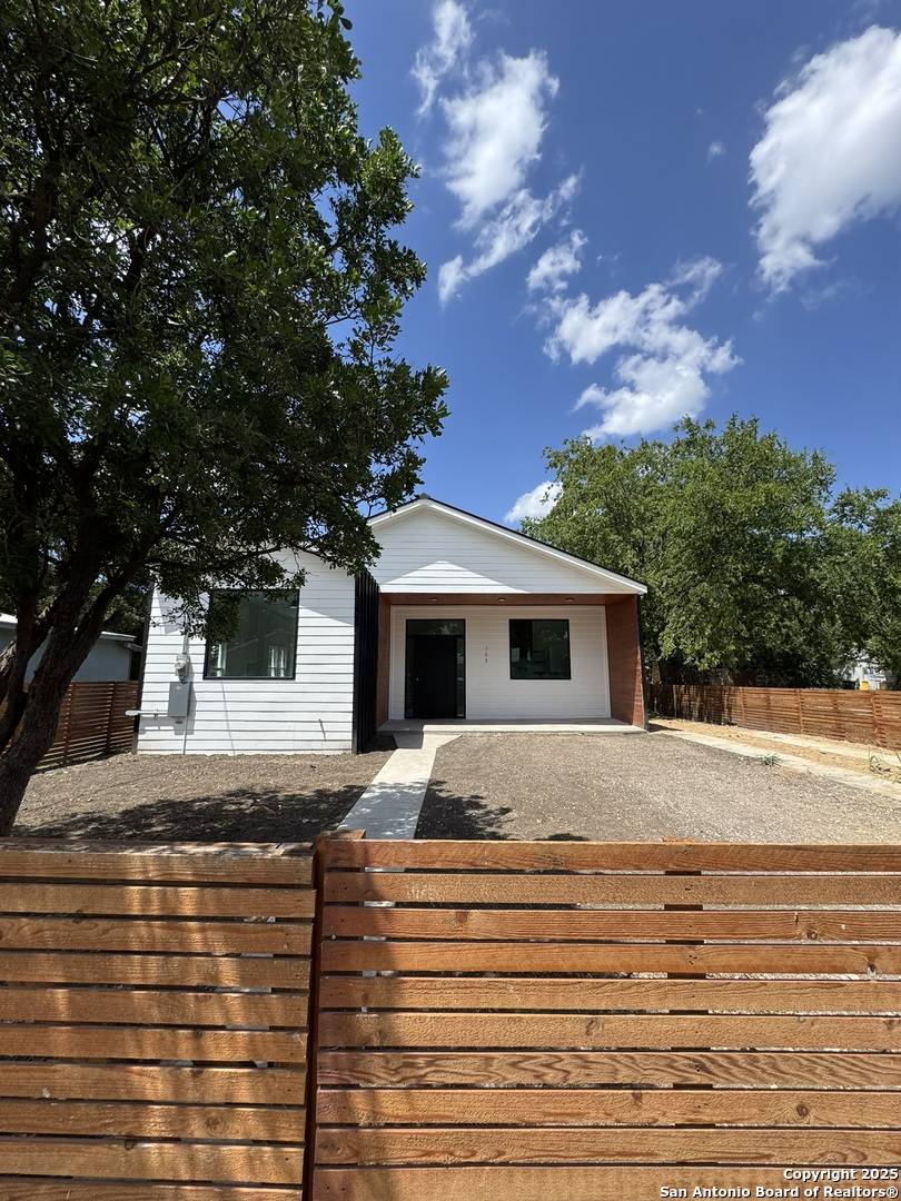 San Antonio, TX 78204,105 Forrest