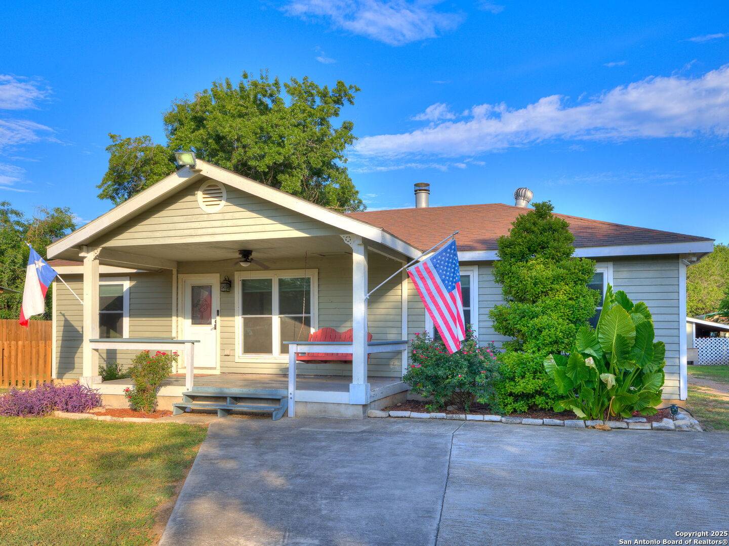 Mcqueeney, TX 78123,435 Woodcreek Cir