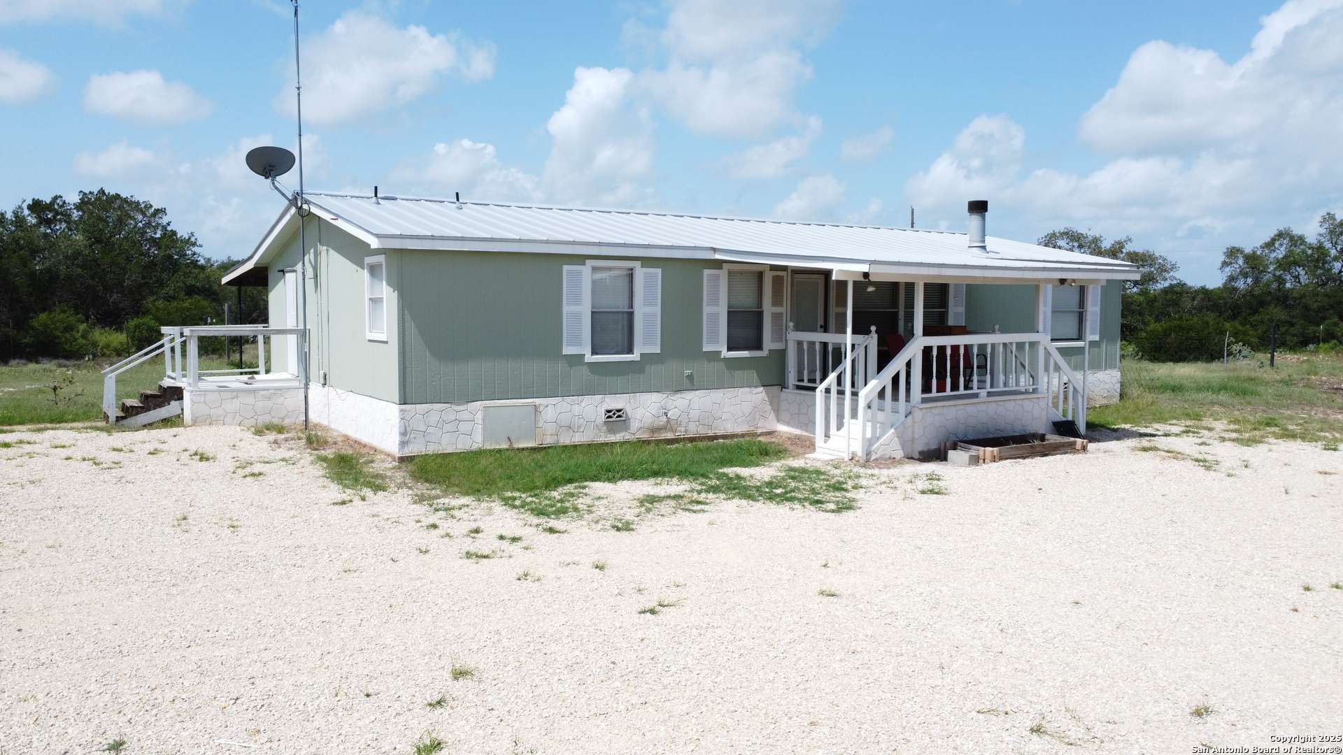 Hondo, TX 78861-6809,233 COUNTY ROAD 340