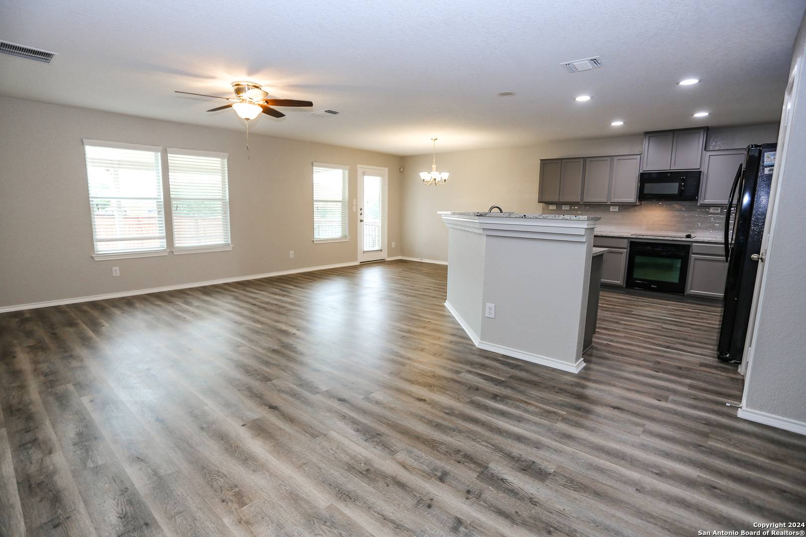 Cibolo, TX 78108,320 Gatewood Cliff