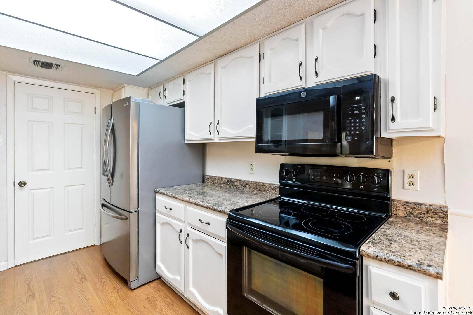 San Antonio, TX 78240,8718 Thatch