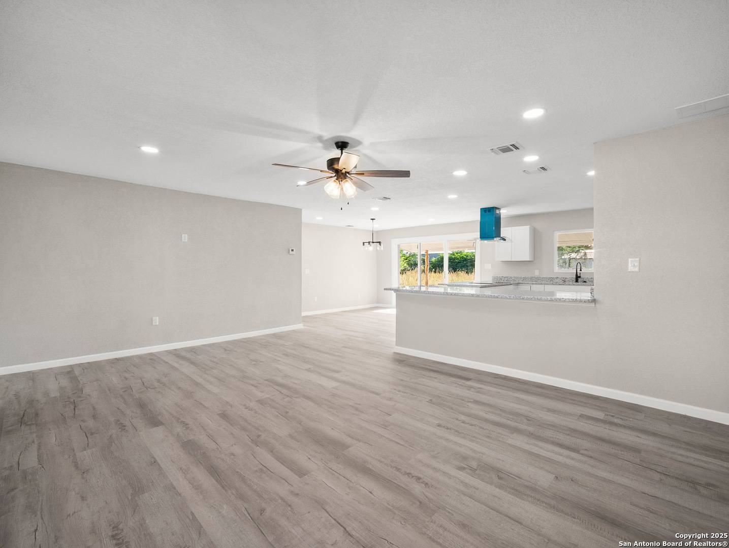 Devine, TX 78016,19551 Fm 463