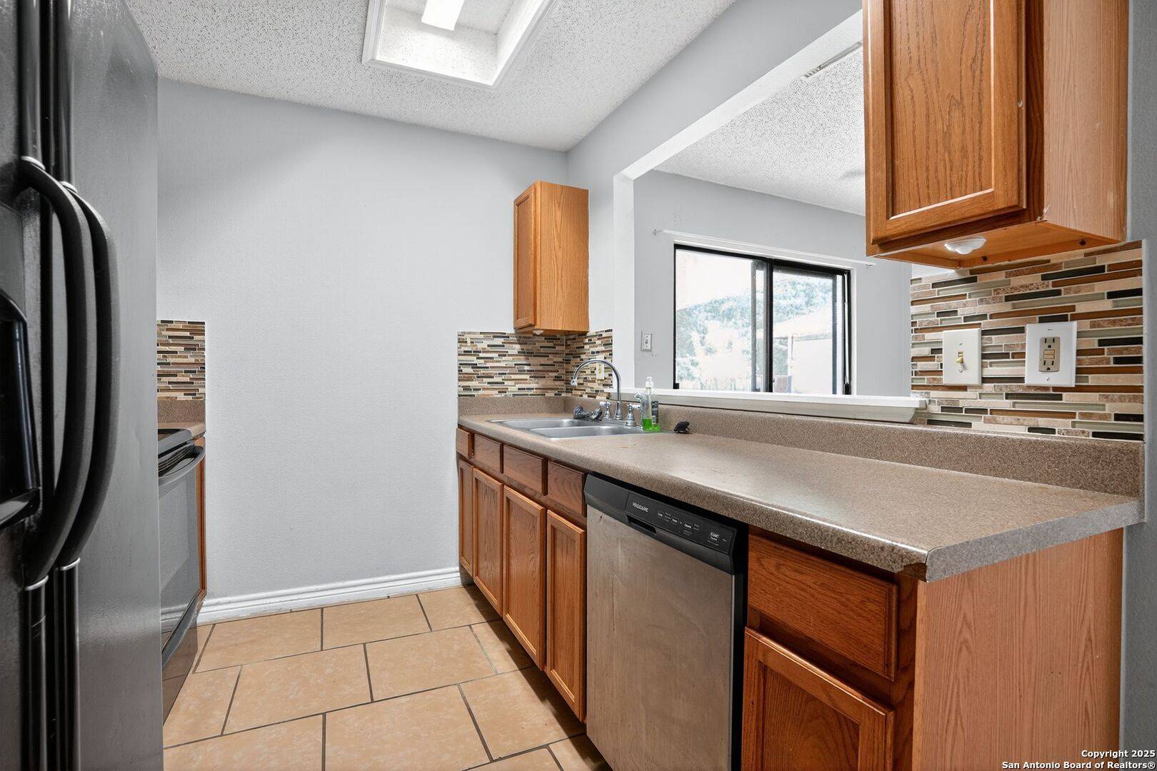 San Antonio, TX 78239,6739 Badger Pass