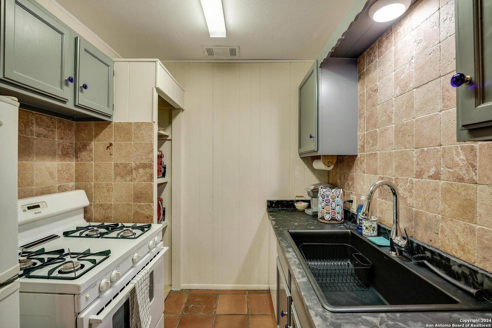 San Antonio, TX 78204-1320,206 MADISON UNIT B