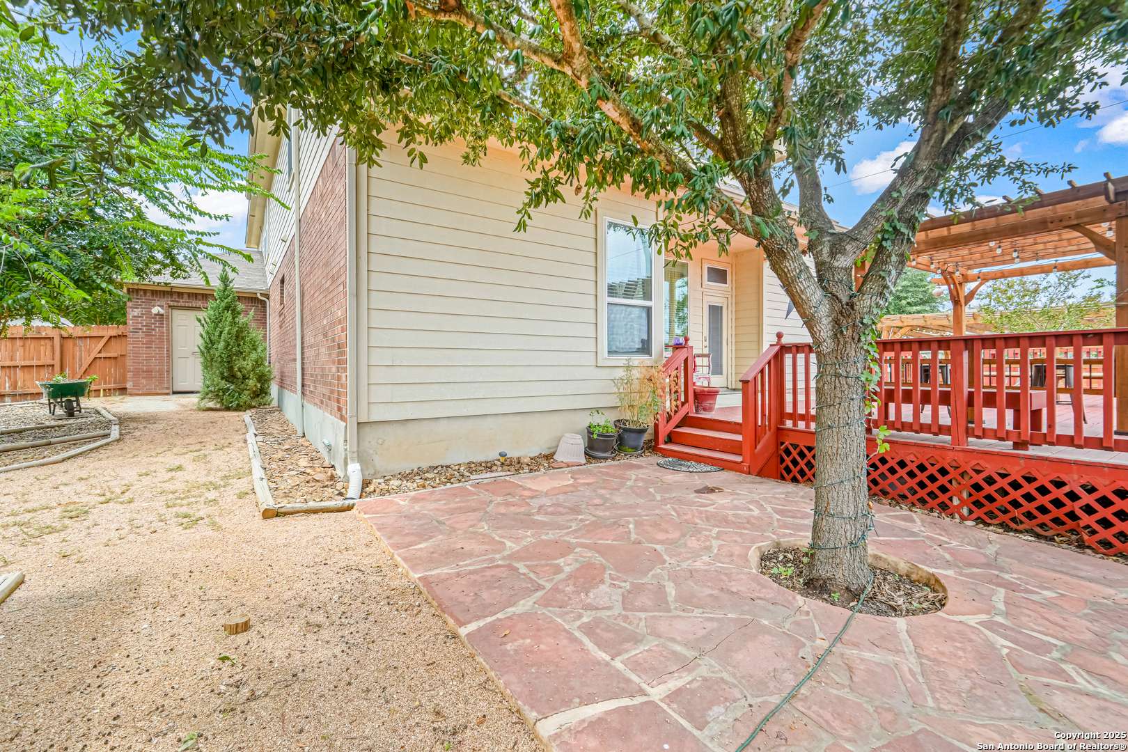 Schertz, TX 78108,449 Timber Creek
