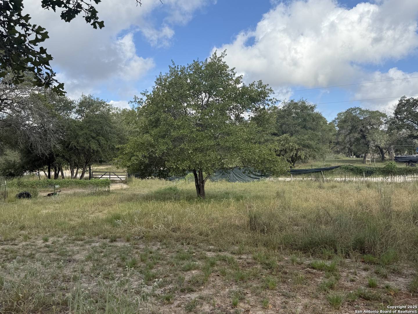 Floresville, TX 78114,105 Clear Spring