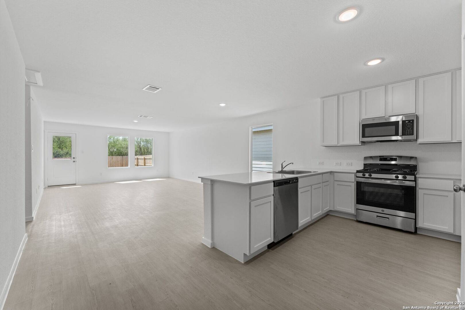 Floresville, TX 78114,137 Autumn Trail