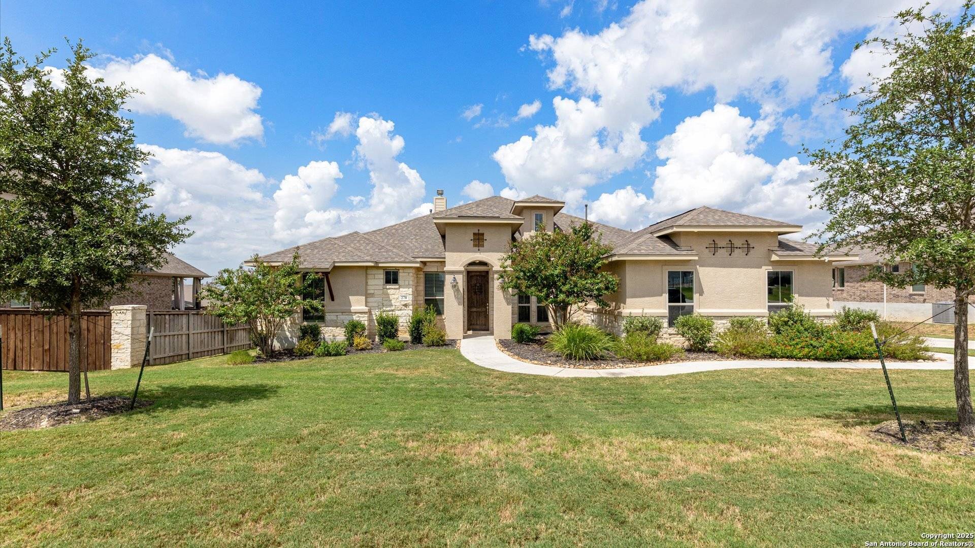 Castroville, TX 78009,270 Lilly Bluff