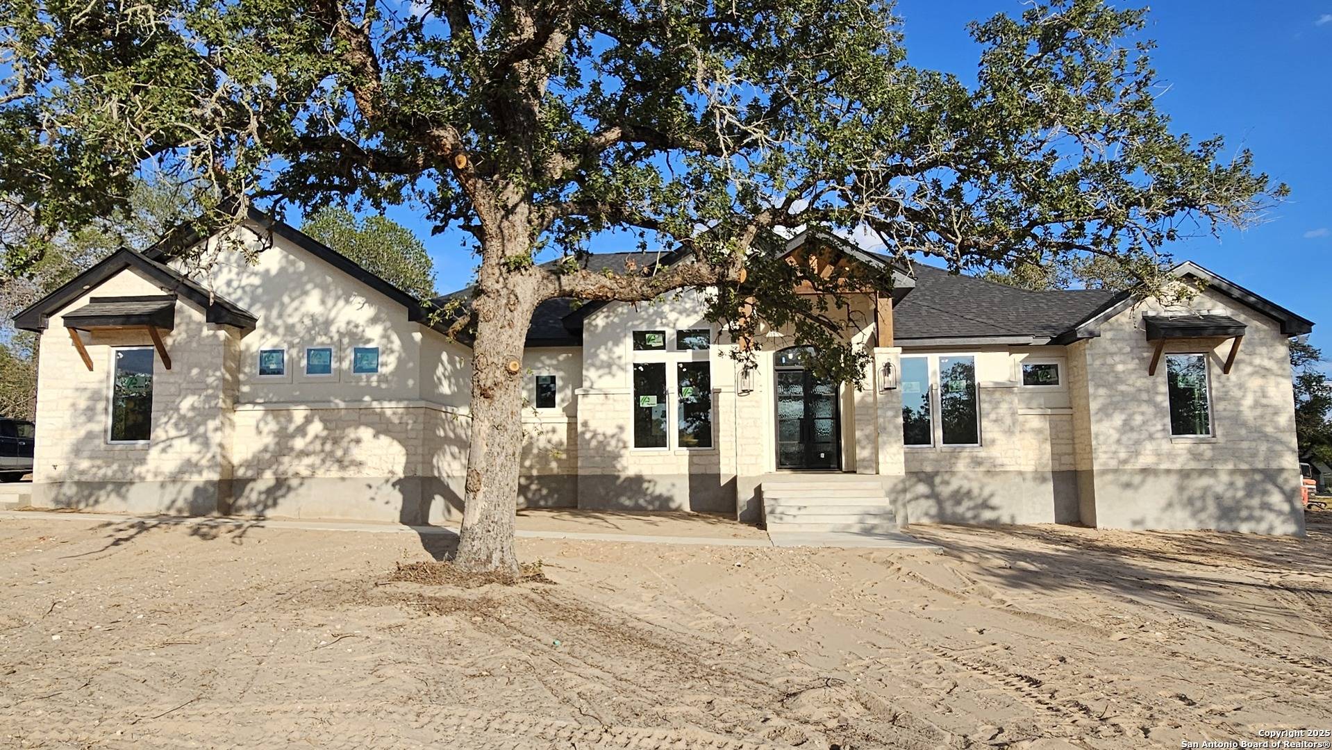 Adkins, TX 78101,209 Bobby Lynn