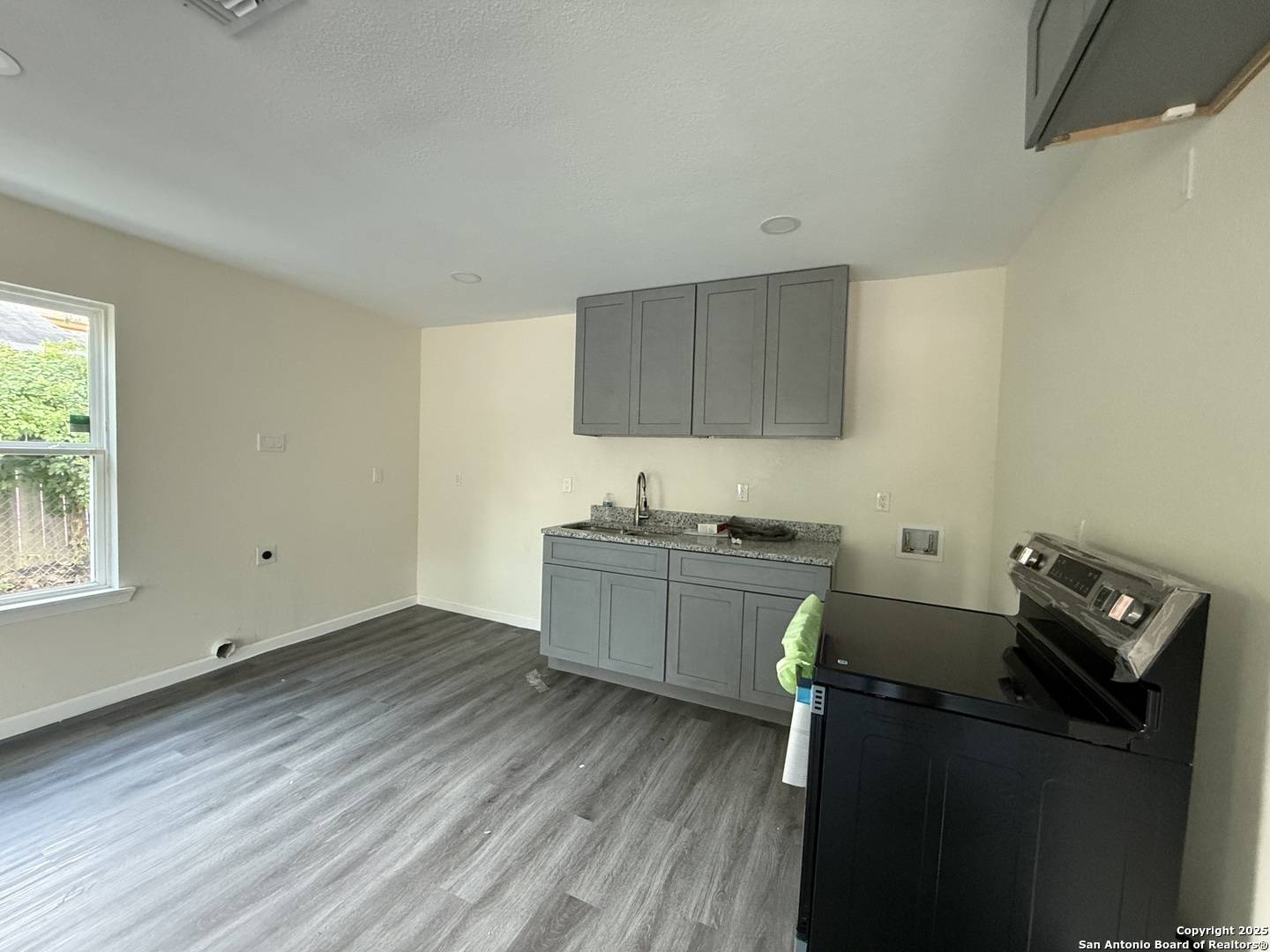 San Antonio, TX 78211,1927 W mayfield UNIT 1