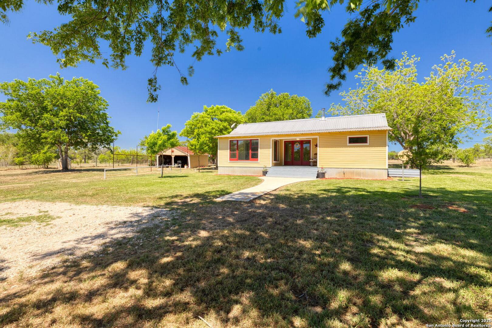 Dale, TX 78616,395 Dale