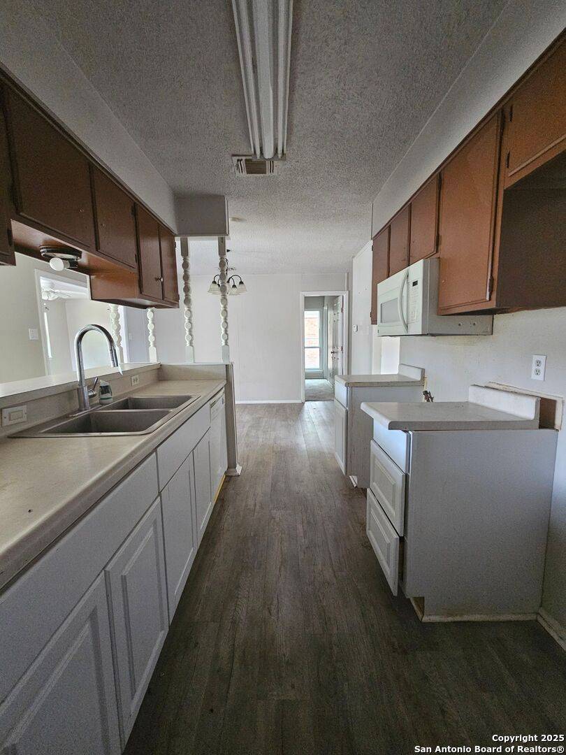 Live Oak, TX 78233,7501 Leafy Hollow