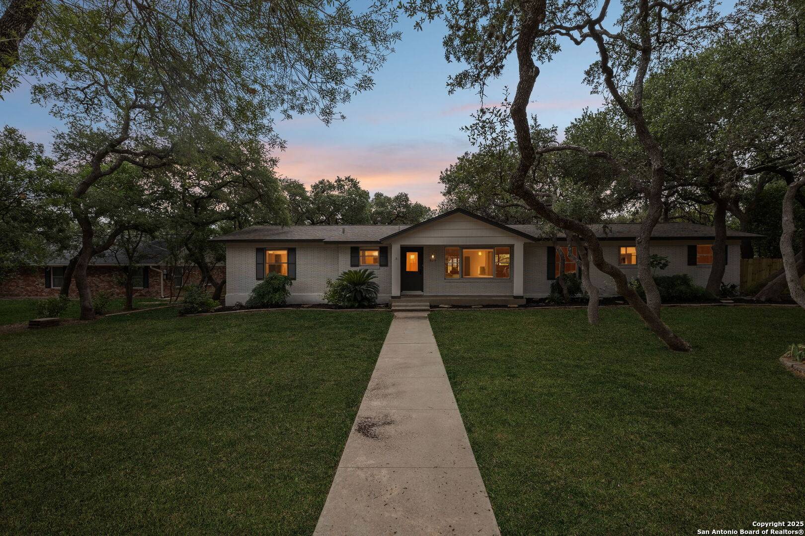 Hollywood Park, TX 78232,320 el portal