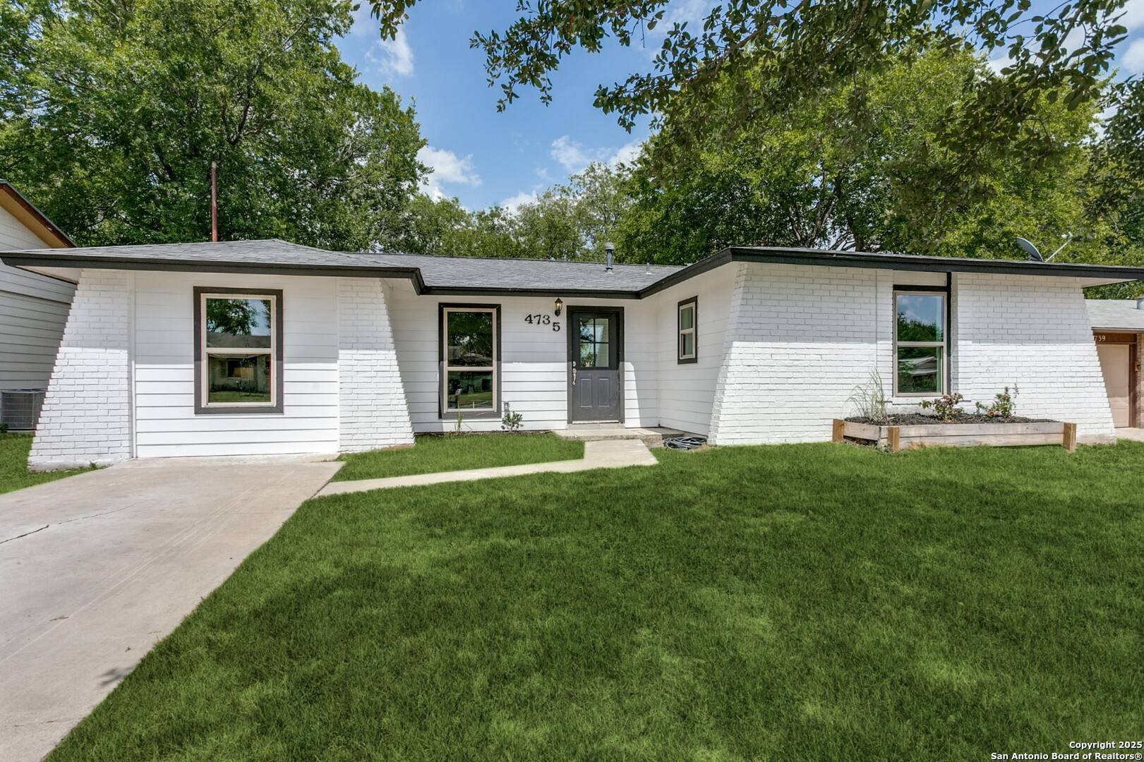 San Antonio, TX 78233,4735 Guadalajara