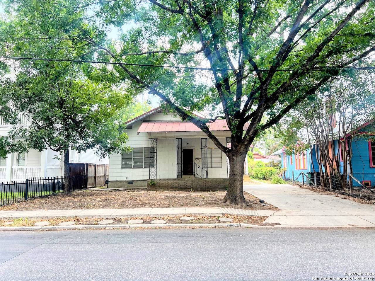 San Antonio, TX 78210-1236,732 E GUENTHER ST