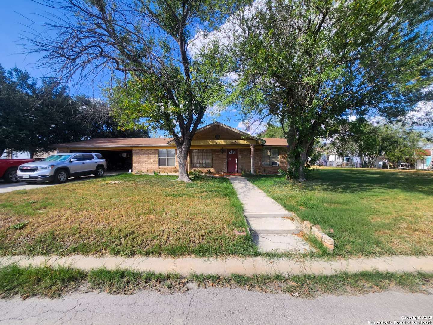 Carrizo Springs, TX 78834,211 Alamo