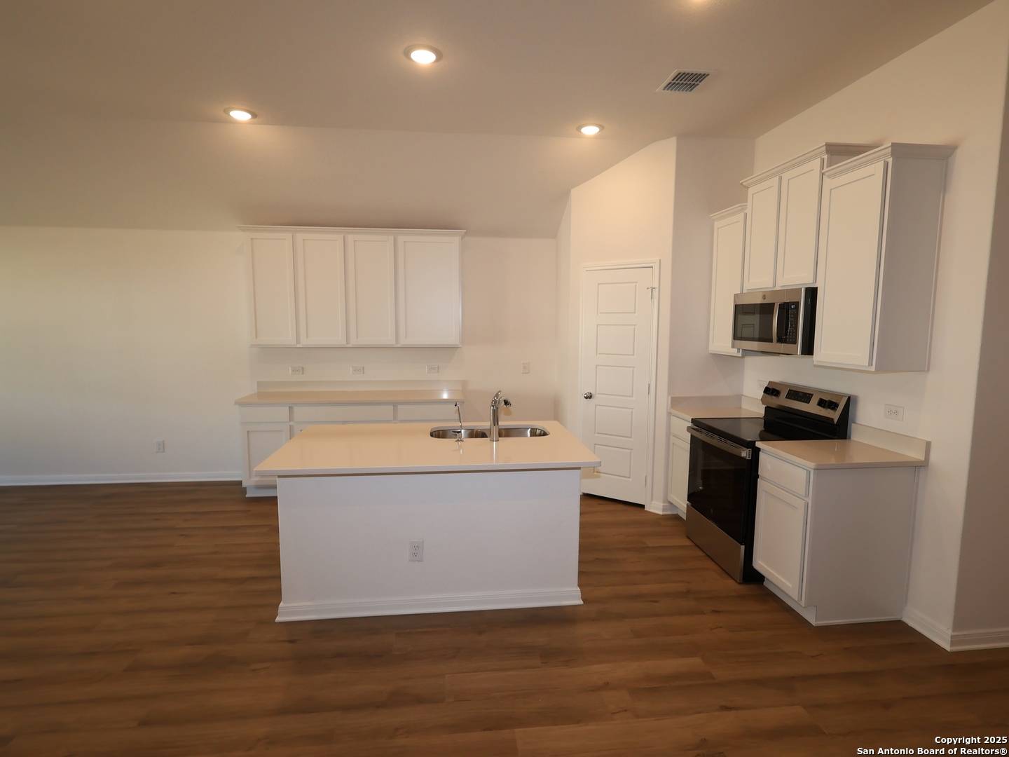 Seguin, TX 78155,1144 Limestone Ridge