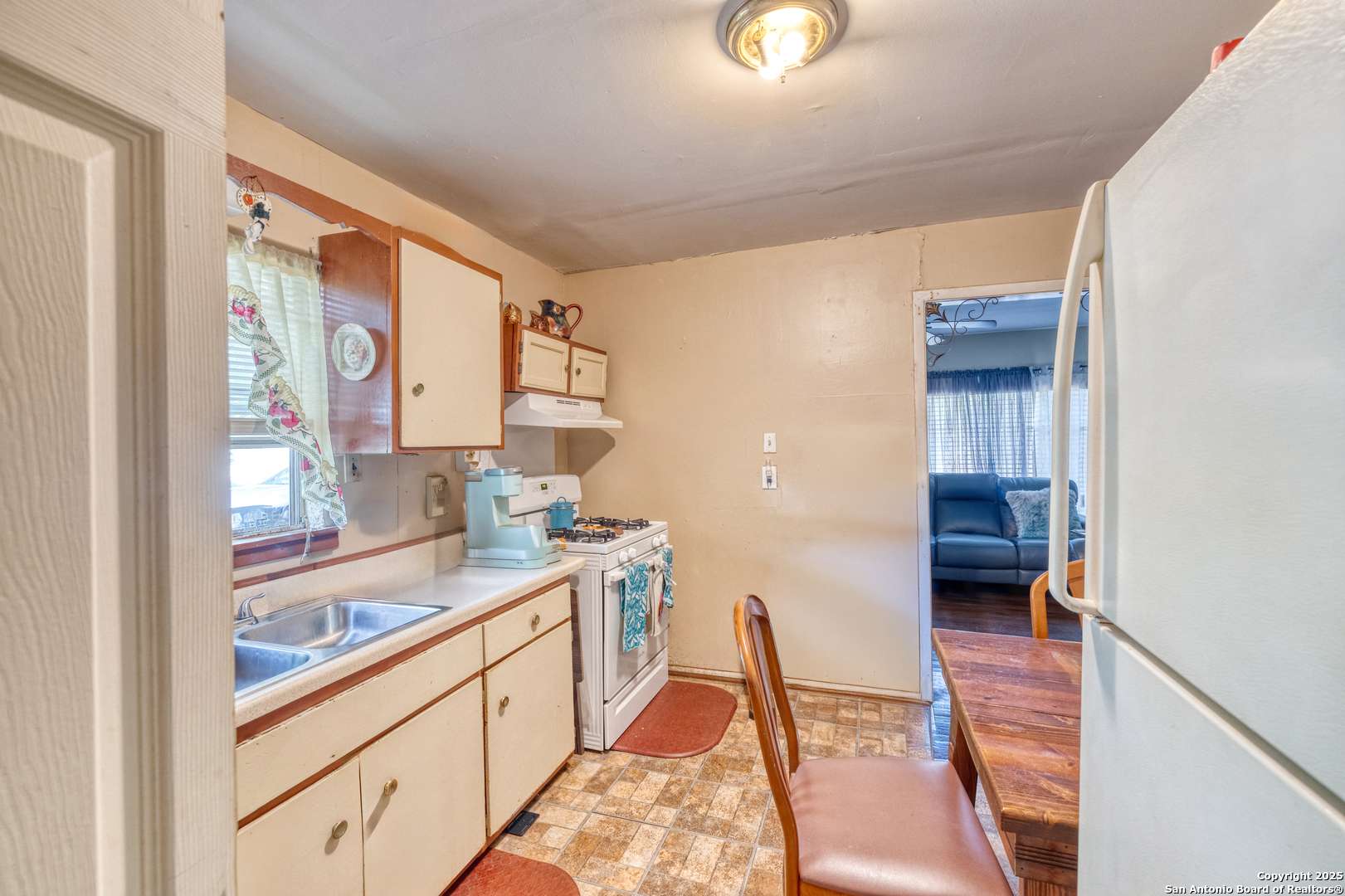 Hondo, TX 78861,1104 Avenue S